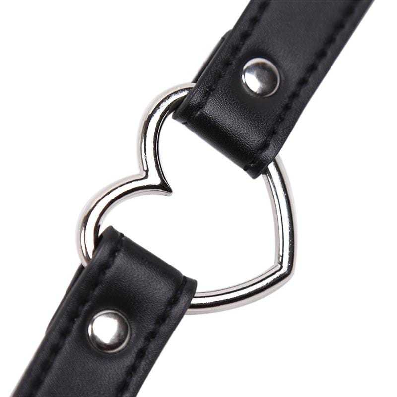 Halsband mit herzförmigen Ring BDSM